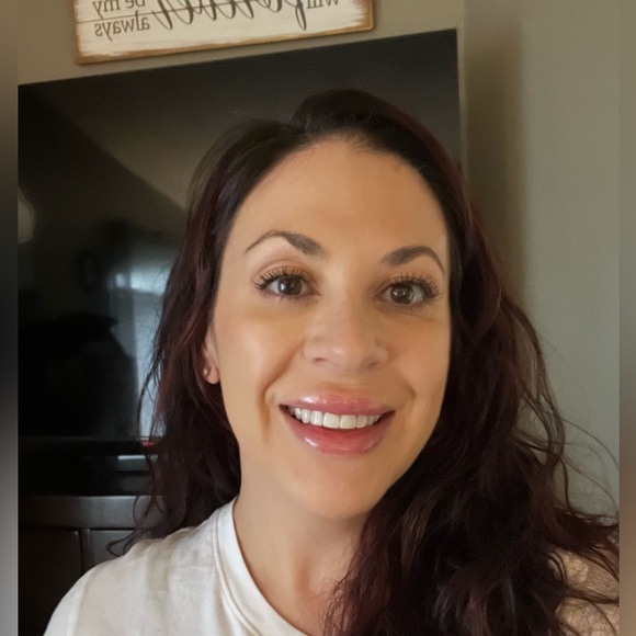 Meet your Posher, Daniella - Picture 2 of 2